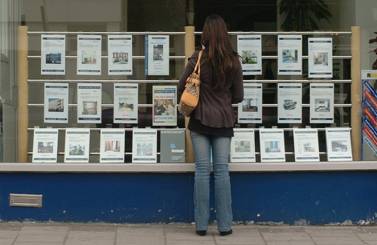 http://timesonline.typepad.com/photos/uncategorized/2007/06/18/estate_agents.jpg